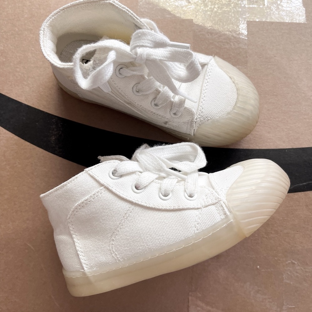 Zara Toddler White Canvas High Top Sneakers size 24 ( 8)